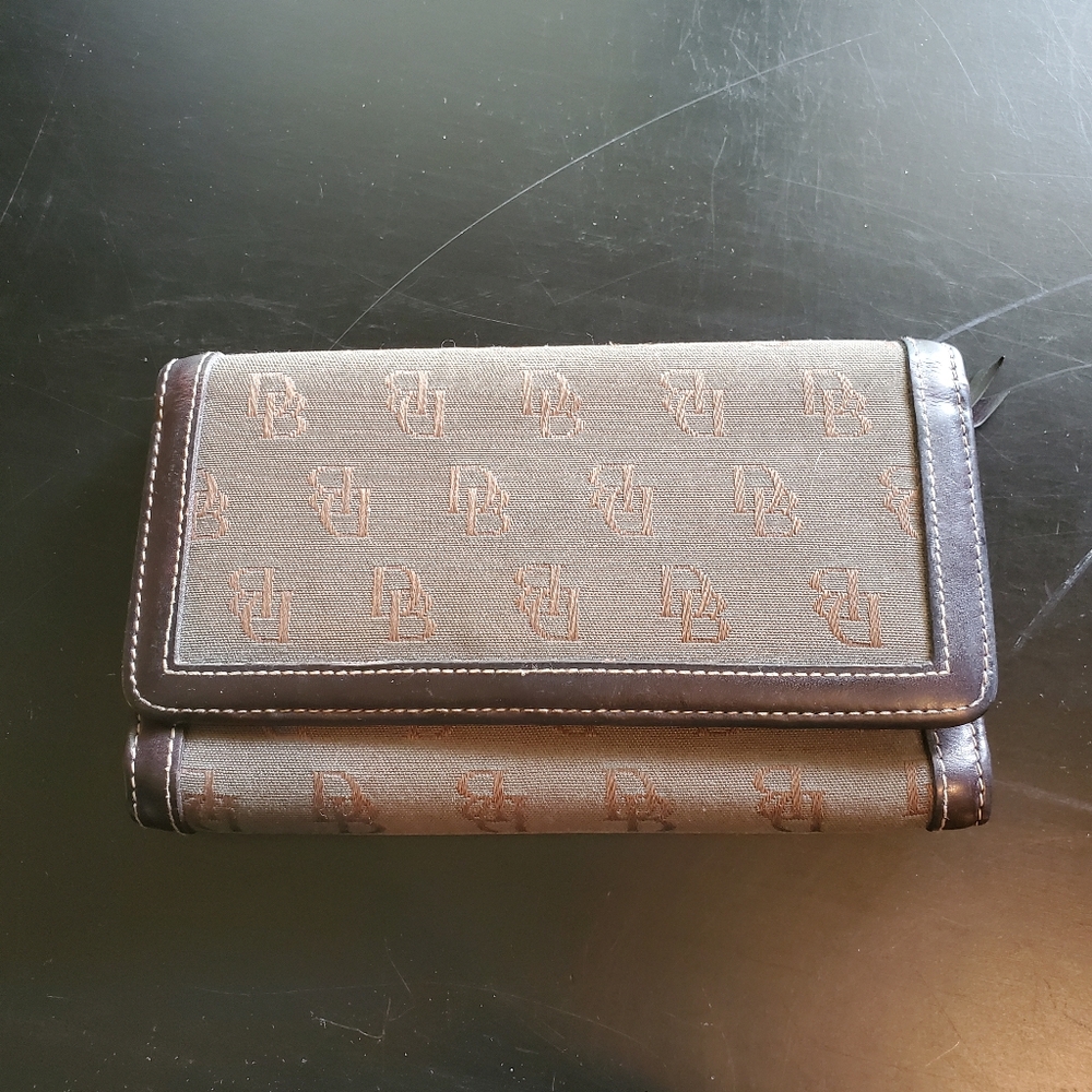 Dooney & Bourke black leather wallet